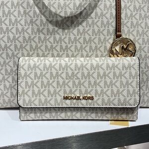 MICHAEL KORS JET SET TRV LARGE TRIFOLD VANILLA